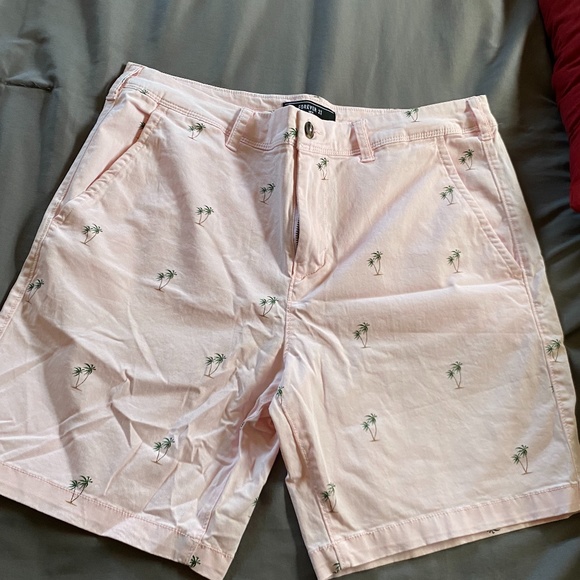 Men's Pink Palm Tree Shorts Size 33(Medium) - Picture 1 of 2
